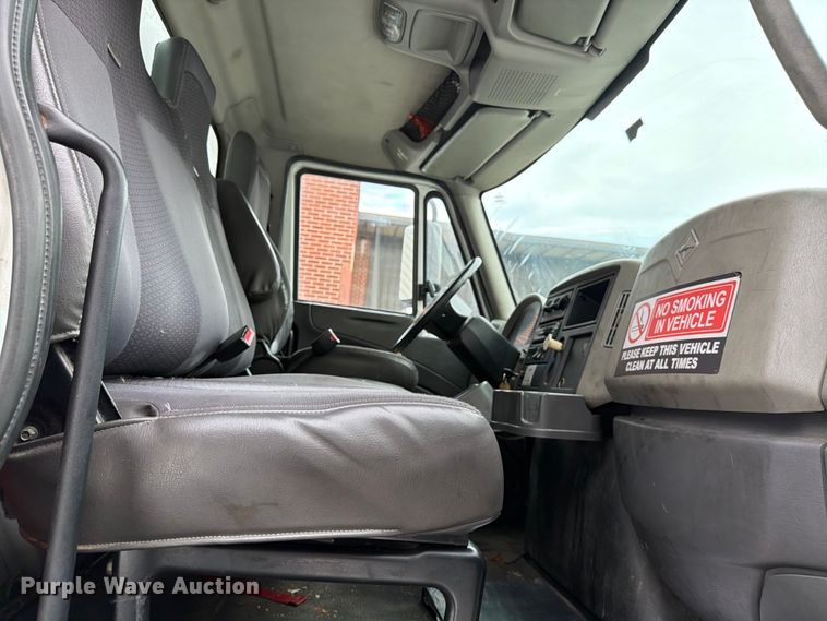 image for item FB7967 2014 International 4300 box truck