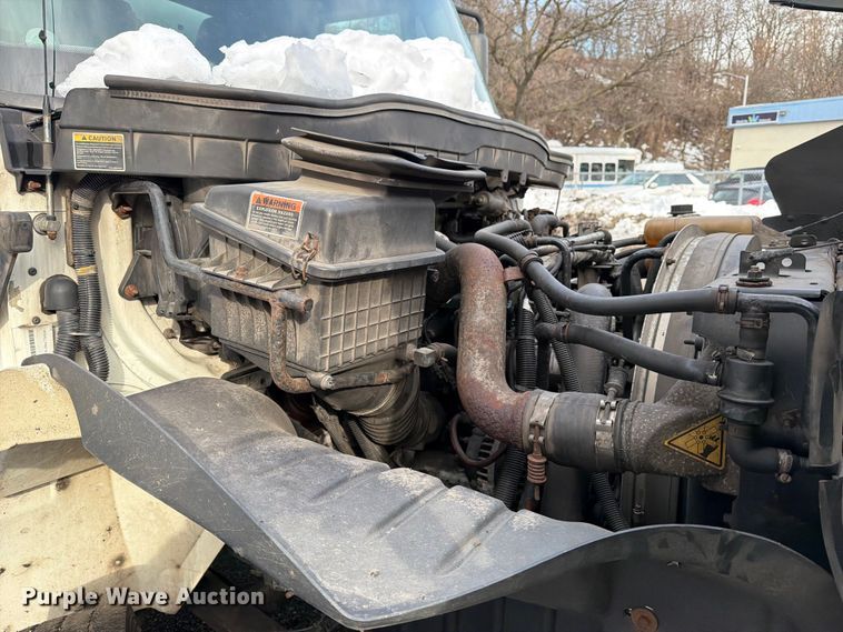 image for item FB7967 2014 International 4300 box truck