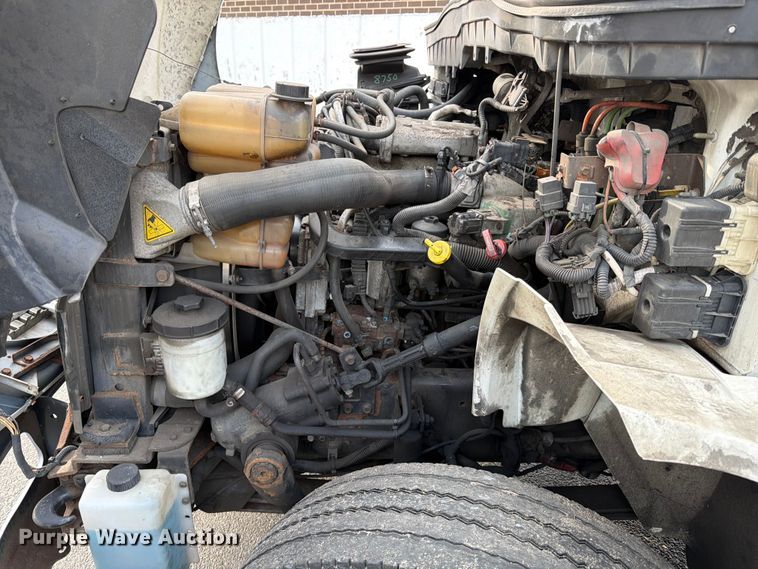 image for item FB7967 2014 International 4300 box truck