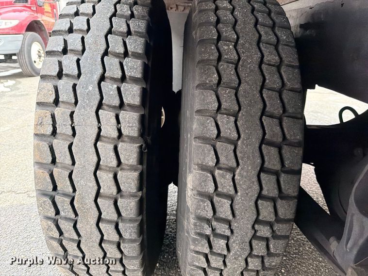 image for item FB7967 2014 International 4300 box truck