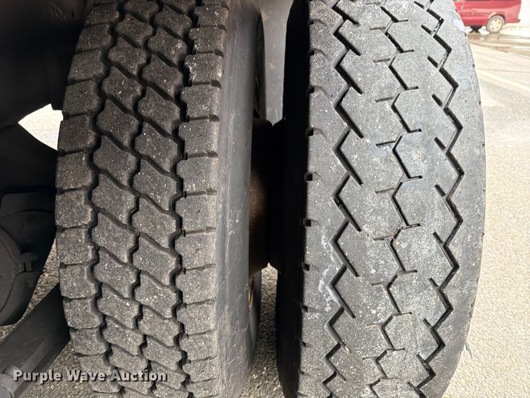 image for item FB7967 2014 International 4300 box truck