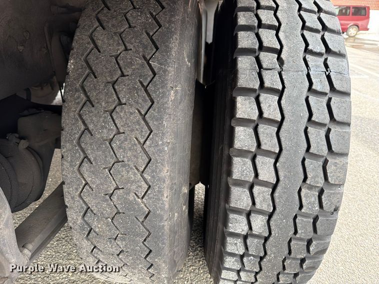 image for item FB7967 2014 International 4300 box truck