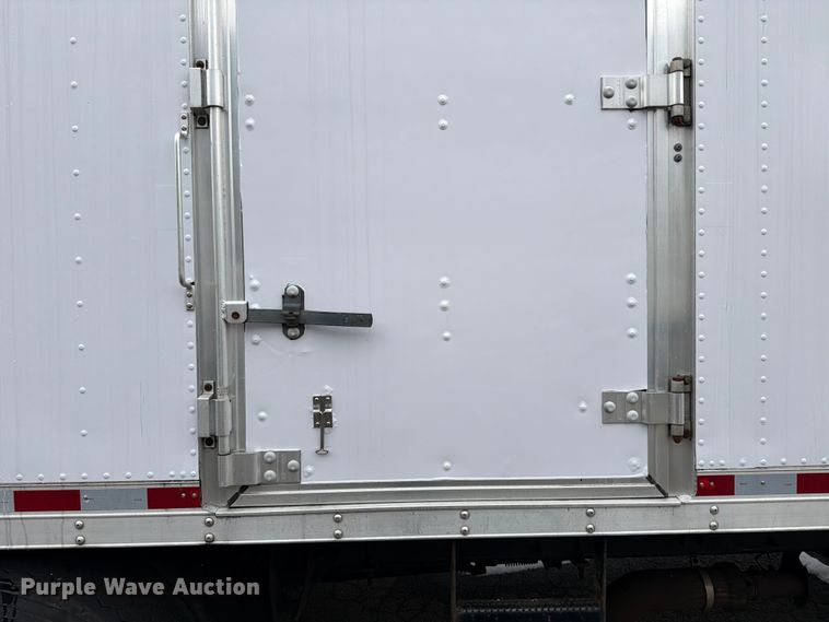 image for item FB7968 2015 International 4300 box truck