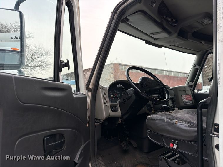 image for item FB7968 2015 International 4300 box truck