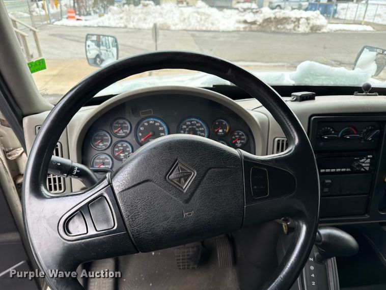 image for item FB7968 2015 International 4300 box truck