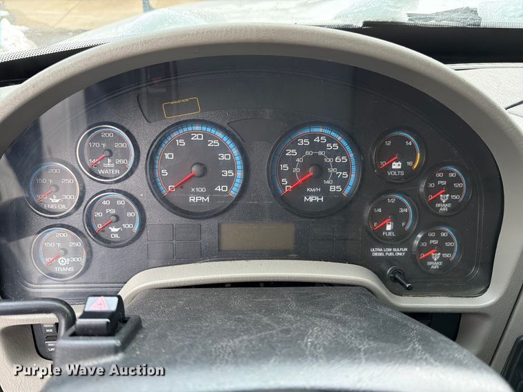 image for item FB7968 2015 International 4300 box truck