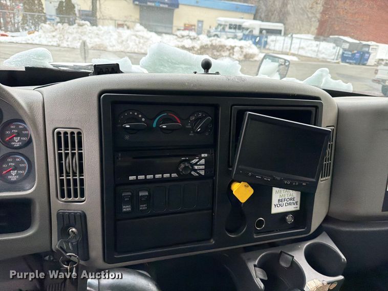 image for item FB7968 2015 International 4300 box truck