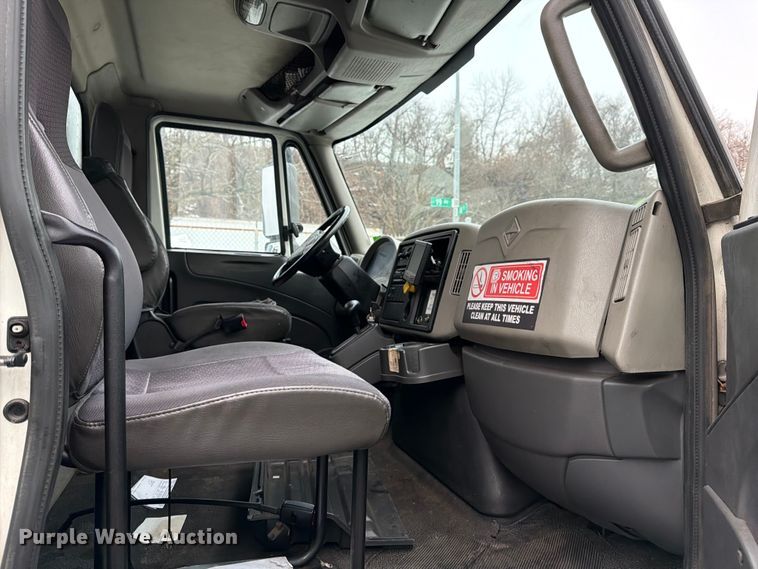 image for item FB7968 2015 International 4300 box truck