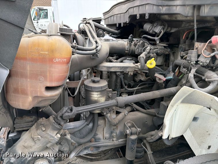 image for item FB7968 2015 International 4300 box truck