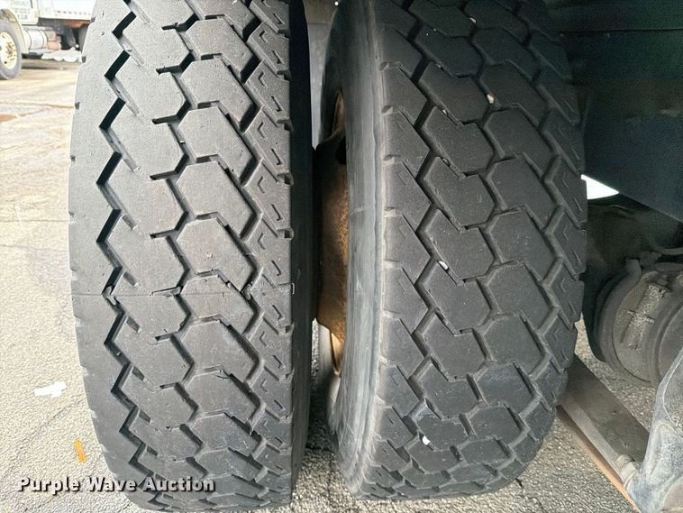 image for item FB7968 2015 International 4300 box truck