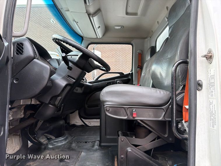 image for item FB7969 2016 Hino 338 box truck