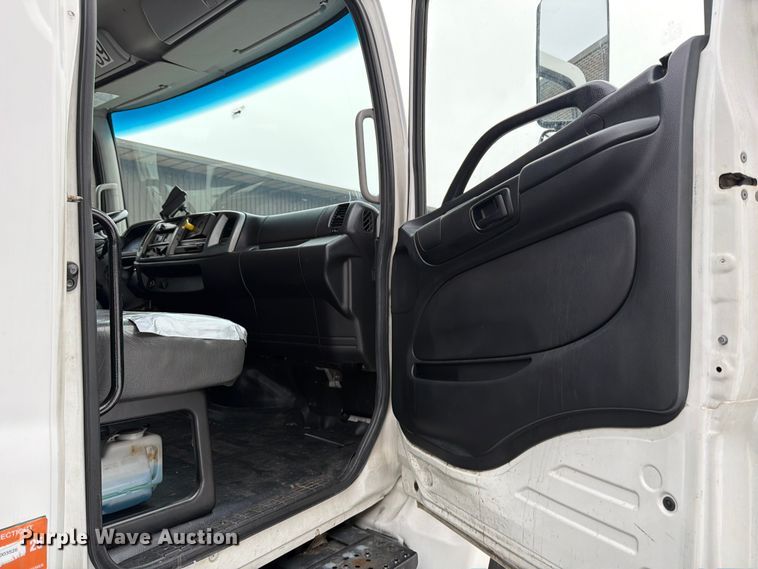 image for item FB7969 2016 Hino 338 box truck