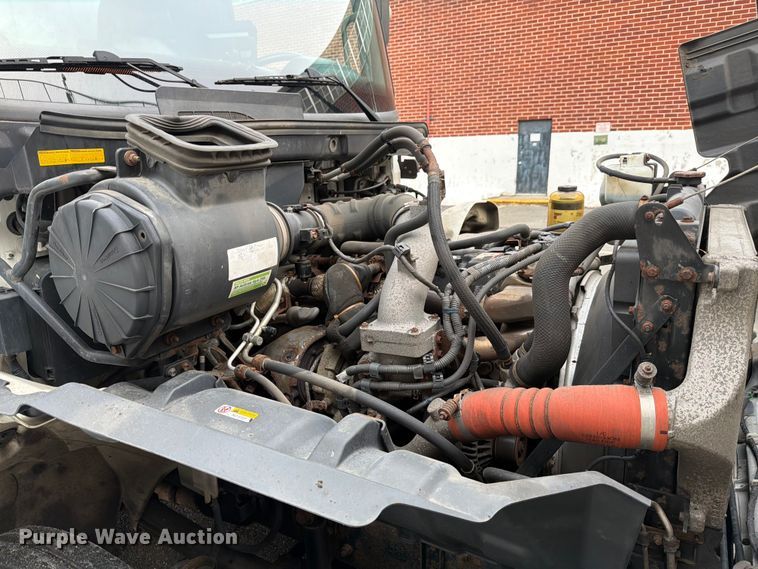 image for item FB7969 2016 Hino 338 box truck