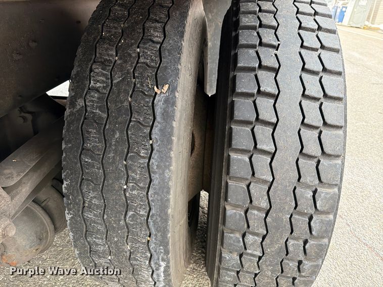 image for item FB7969 2016 Hino 338 box truck