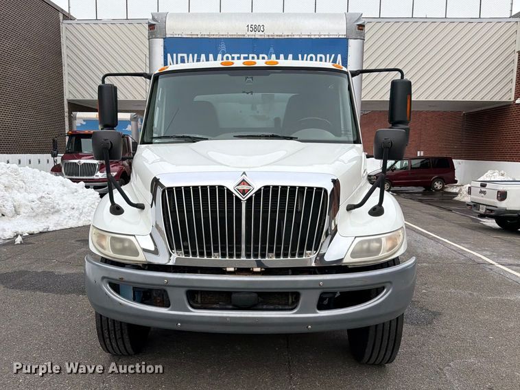 image for item FB7972 2015 International 4300 box truck