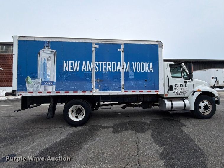 image for item FB7972 2015 International 4300 box truck