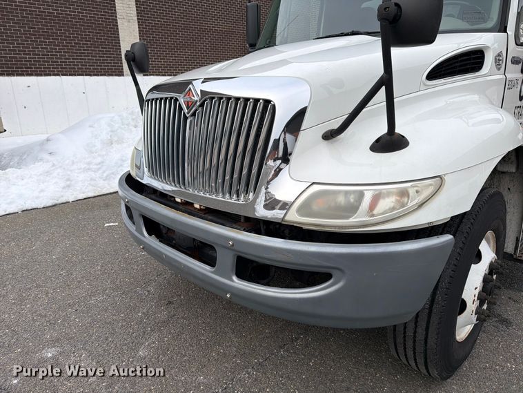 image for item FB7972 2015 International 4300 box truck