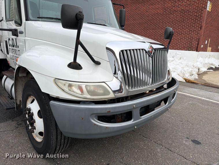 image for item FB7972 2015 International 4300 box truck