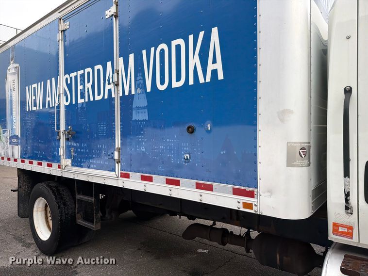 image for item FB7972 2015 International 4300 box truck