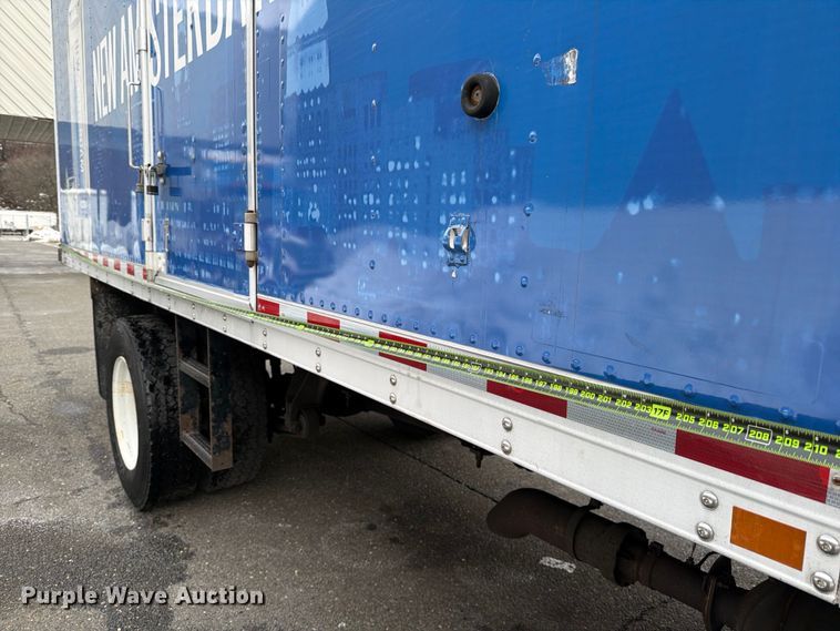 image for item FB7972 2015 International 4300 box truck