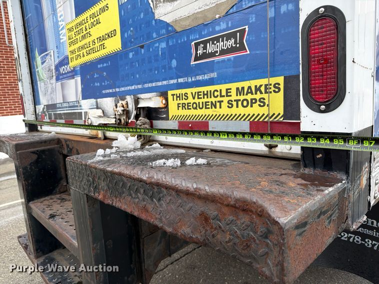 image for item FB7972 2015 International 4300 box truck