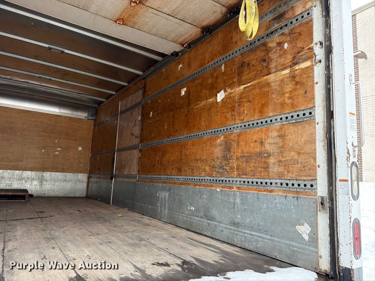 image for item FB7972 2015 International 4300 box truck