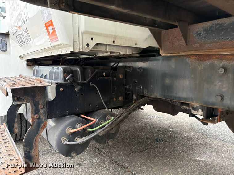 image for item FB7972 2015 International 4300 box truck