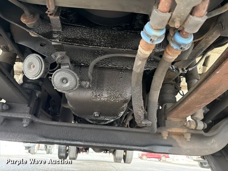 image for item FB7972 2015 International 4300 box truck