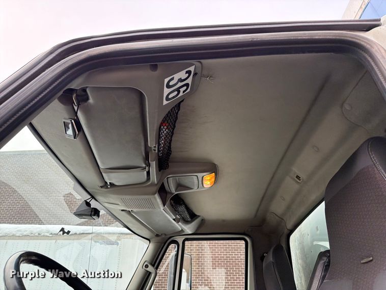 image for item FB7972 2015 International 4300 box truck