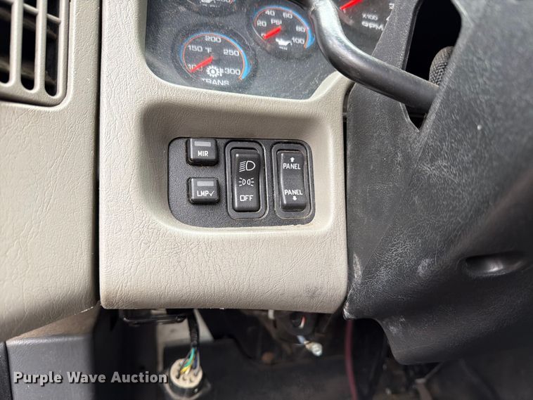 image for item FB7972 2015 International 4300 box truck