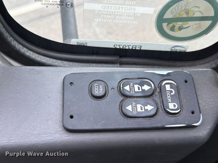 image for item FB7972 2015 International 4300 box truck