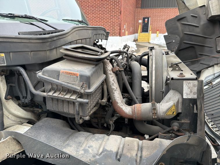 image for item FB7972 2015 International 4300 box truck