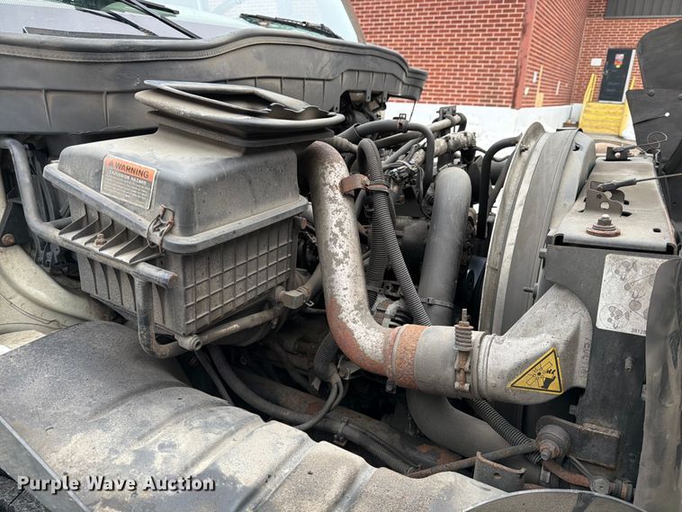 image for item FB7972 2015 International 4300 box truck