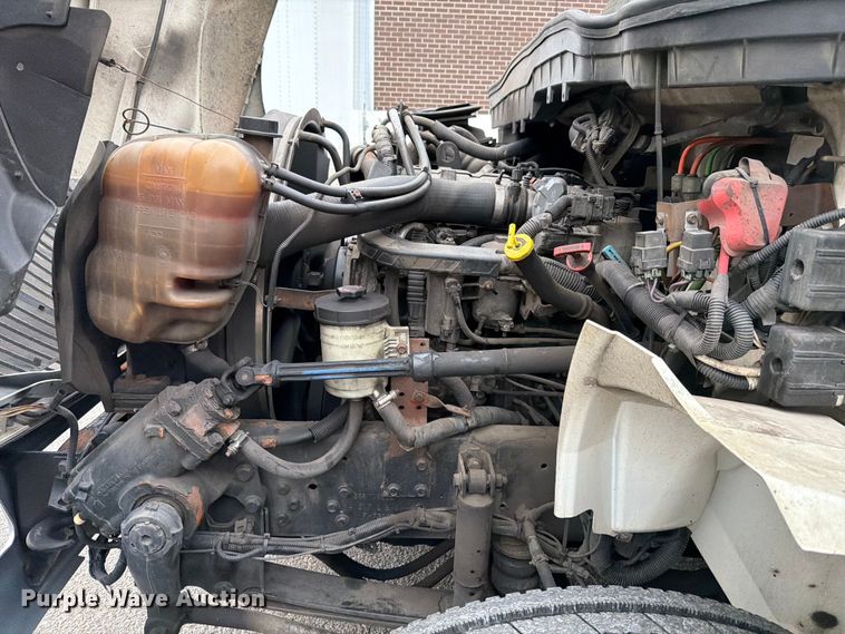 image for item FB7972 2015 International 4300 box truck