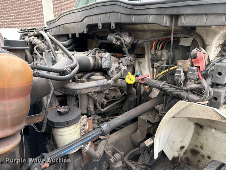 image for item FB7972 2015 International 4300 box truck