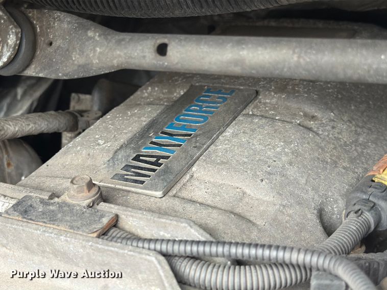 image for item FB7972 2015 International 4300 box truck