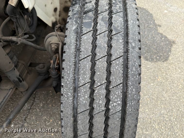 image for item FB7972 2015 International 4300 box truck