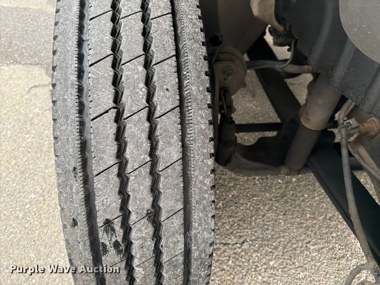 image for item FB7972 2015 International 4300 box truck