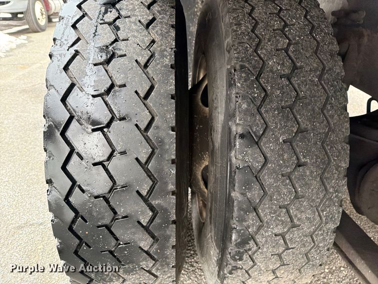 image for item FB7972 2015 International 4300 box truck