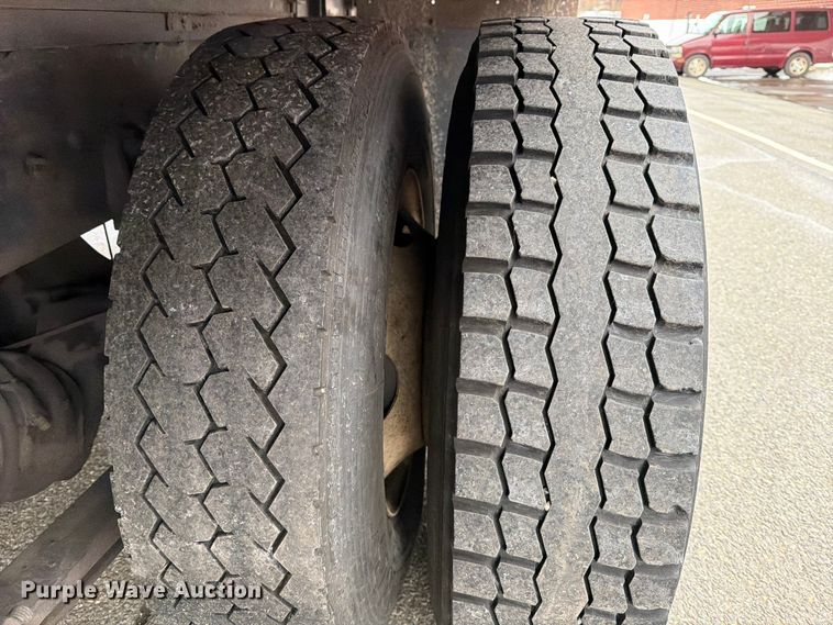 image for item FB7972 2015 International 4300 box truck