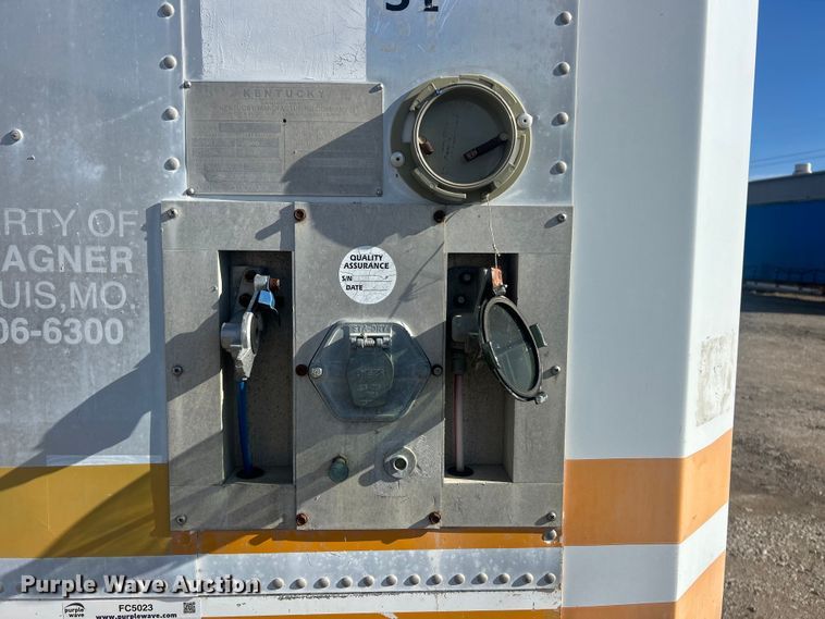 image for item FC5023 1999 Kentucky dry van trailer