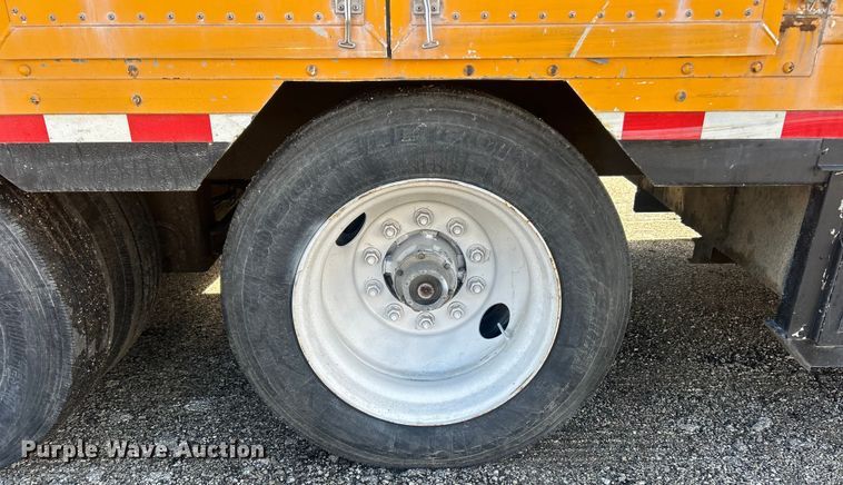 image for item FC5023 1999 Kentucky dry van trailer