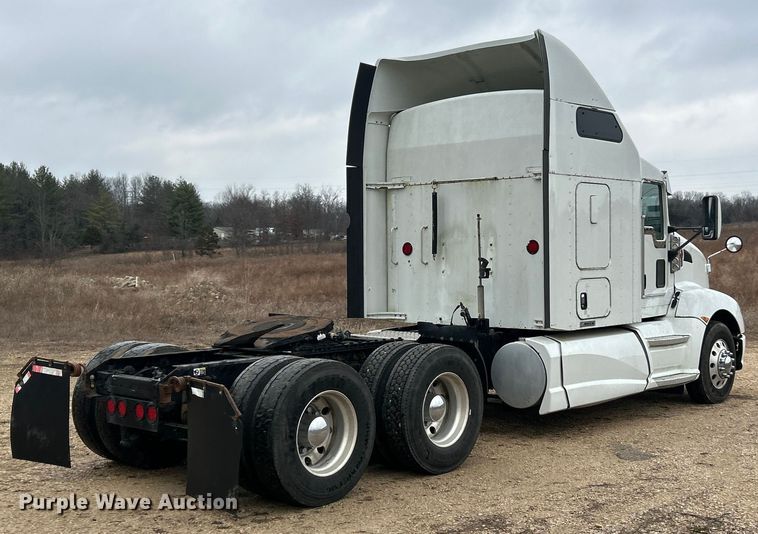 image for item FC5040 2013 Kenworth T660 semi truck