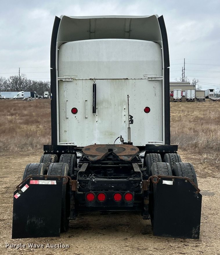 image for item FC5040 2013 Kenworth T660 semi truck