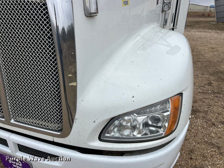 image for item FC5040 2013 Kenworth T660 semi truck