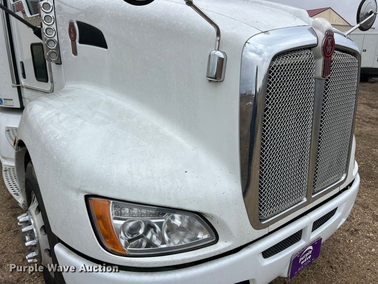 image for item FC5040 2013 Kenworth T660 semi truck