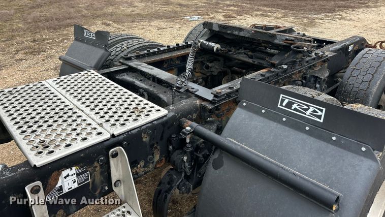 image for item FC5040 2013 Kenworth T660 semi truck