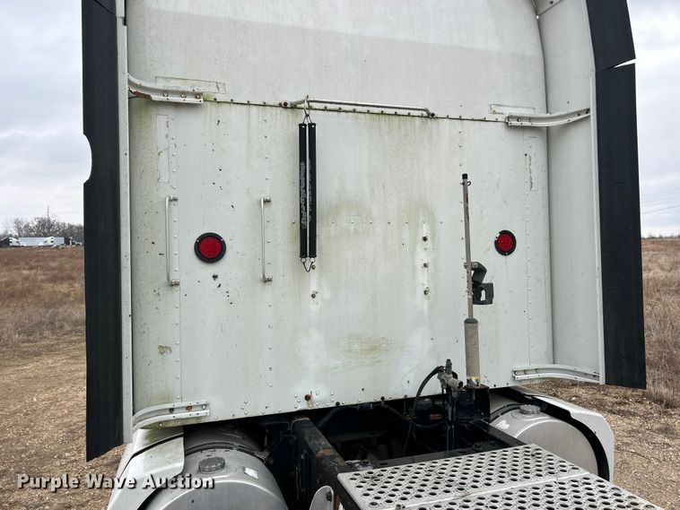 image for item FC5040 2013 Kenworth T660 semi truck