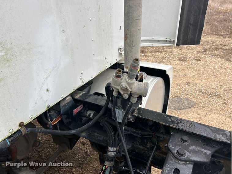 image for item FC5040 2013 Kenworth T660 semi truck