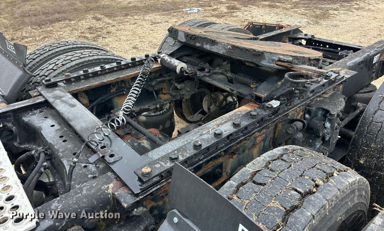 image for item FC5040 2013 Kenworth T660 semi truck